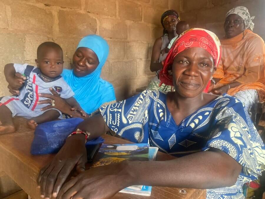Women and babies in Ouelessebougou Alliances literacy programs