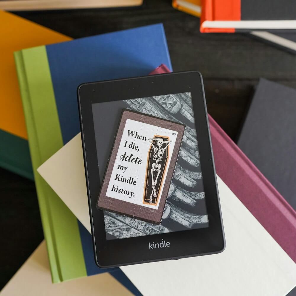 E-reader Wooden Bookmark looks like a kindle screen. Next to skeleton are the words, "If I die, delete my Kindle history."