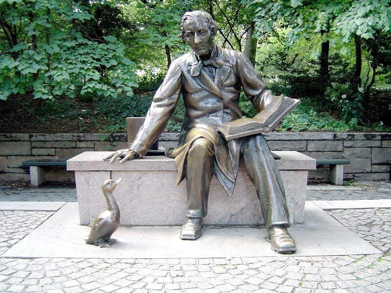 Hans Christian Andersen statue in Central Park with the Ugly Duckling